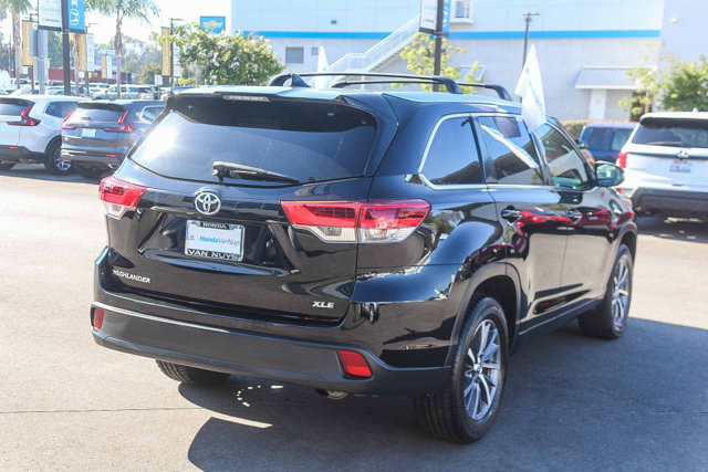 Used 2018 Toyota Highlander XLE w/ Carpet Mat Package (TMS) FWD image 5