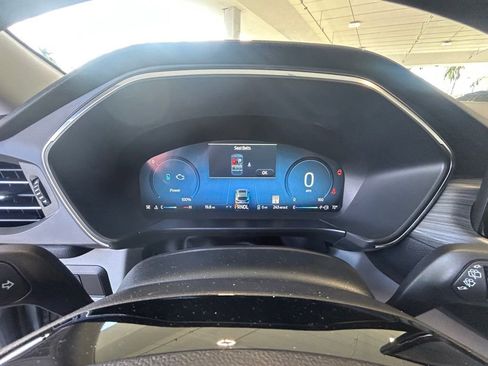 Certified 2024 Ford Escape SE w/ PHEV Premium Package image 42