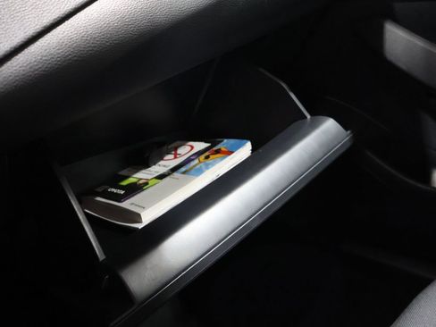 Used 2025 Toyota Corolla LE image 29