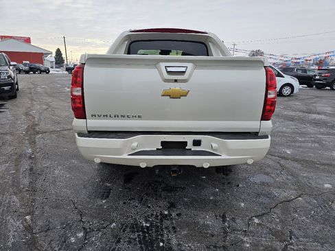 Used 2013 Chevrolet Avalanche LTZ image 27