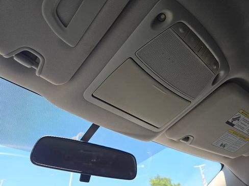 Used 2015 Nissan Rogue S FWD image 16