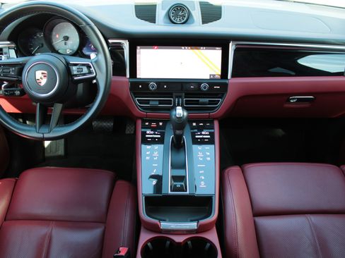 Certified 2024 Porsche Macan S image 23