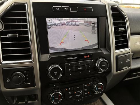 Used 2018 Ford F250 Lariat w/ Chrome Package image 17