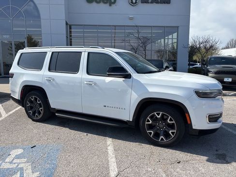 Used 2023 Jeep Wagoneer Series III w/ Preferred Equipment Group image 34