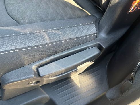 Used 2024 Nissan Pathfinder SV image 21