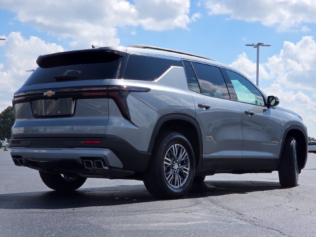 Used 2025 Chevrolet Traverse LT w/ LPO, Floor Liner Package FWD image 17