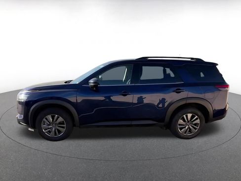 Used 2025 Nissan Pathfinder SV image 8