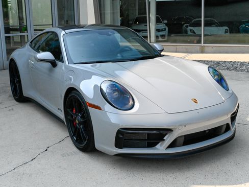 Used 2024 Porsche 911 Carrera GTS RWD image 3