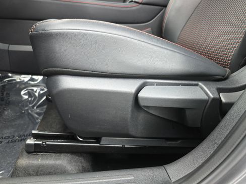 Certified 2025 Nissan Kicks SR image 28