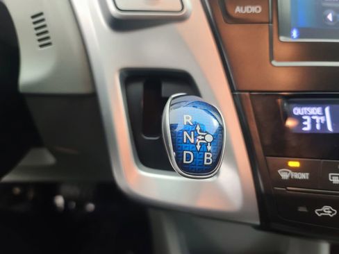 Used 2012 Toyota Prius V Five image 31