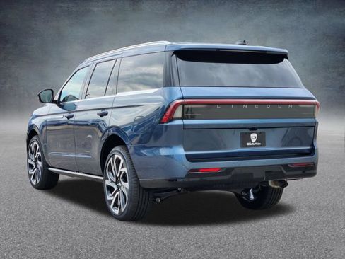 New 2027 Lincoln Navigator Reserve AWD/4WD image 5