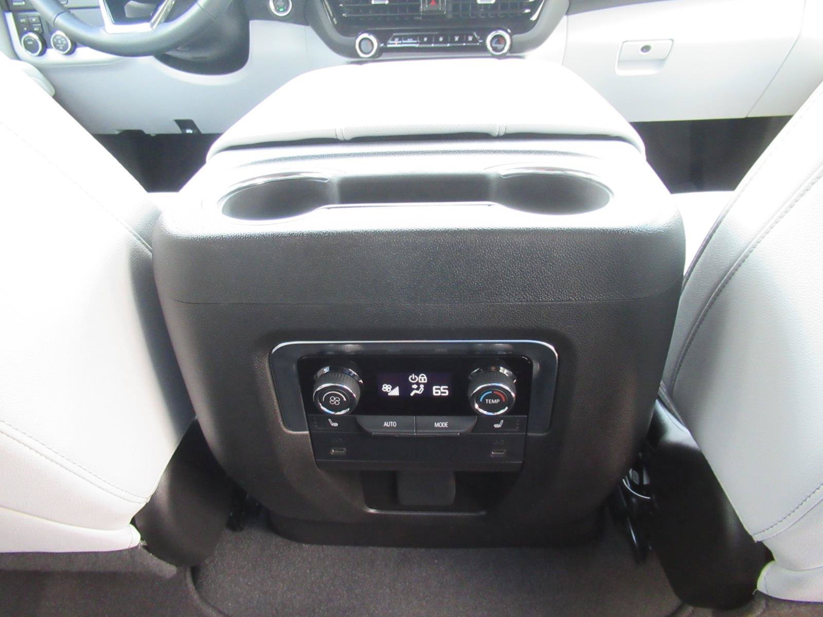 Used 2026 Chevrolet Suburban Premier AWD/4WD image 33