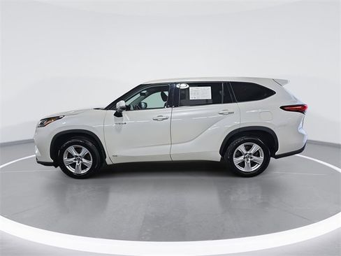 Used 2020 Toyota Highlander LE image 6