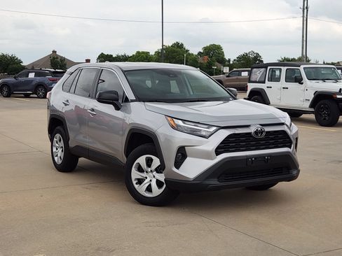 Used 2023 Toyota RAV4 XSE AWD/4WD image 1