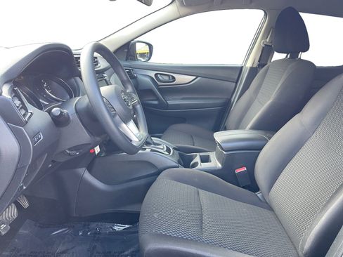 Used 2022 Nissan Rogue Sport S image 9