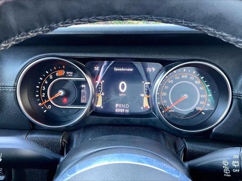Used 2021 Jeep Wrangler Unlimited Sahara AWD/4WD image 10
