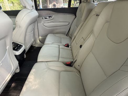 Used 2025 Volvo XC90 B5 Ultra w/ Protection Package AWD/4WD image 32