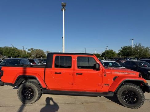 Used 2023 Jeep Gladiator Sport image 2