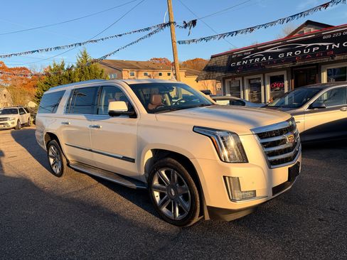 Used 2015 Cadillac Escalade ESV Luxury image 10