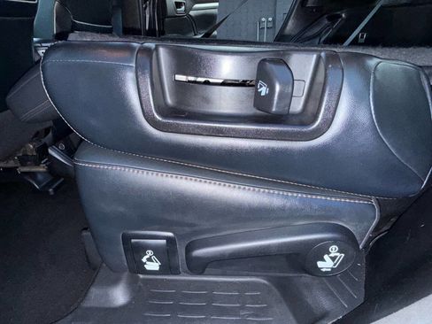 Used 2014 Toyota Highlander XLE AWD/4WD image 31