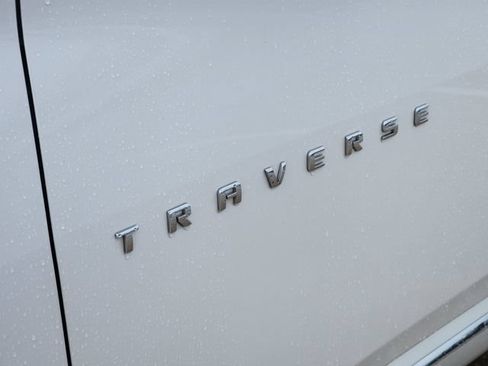 Used 2022 Chevrolet Traverse Premier FWD image 10