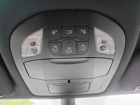 Used 2027 Chrysler Pacifica Select AWD/4WD image 18
