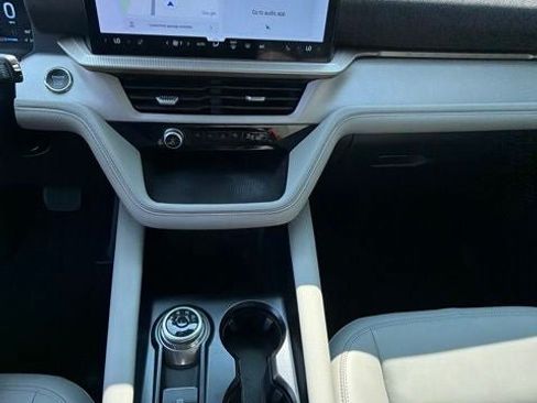 Used 2026 Ford Explorer Active w/ Active Comfort Package RWD image 16