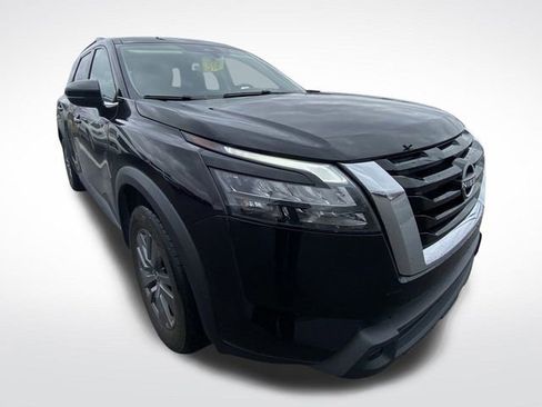 Used 2024 Nissan Pathfinder SV image 13