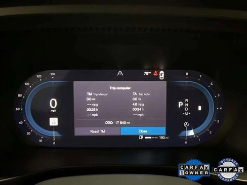 Used 2025 Volvo XC40 B5 Plus image 8