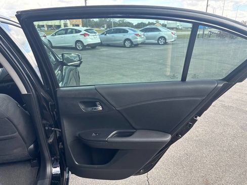 Used 2016 Honda Accord EX image 17