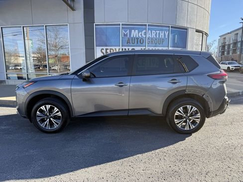 Used 2023 Nissan Rogue SV image 2