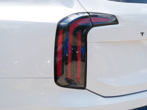 Certified 2025 Kia Telluride SX Prestige X-Line AWD/4WD image 17