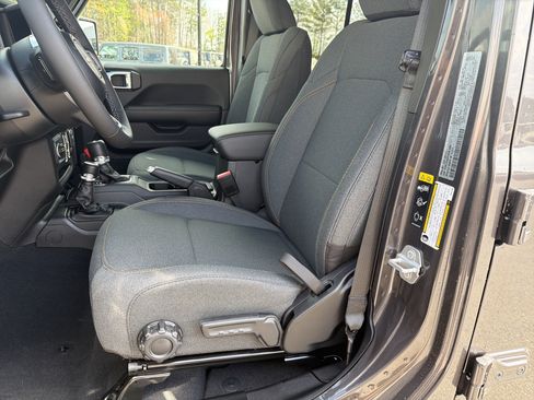 New 2026 Jeep Wrangler Unlimited Sahara AWD/4WD image 11