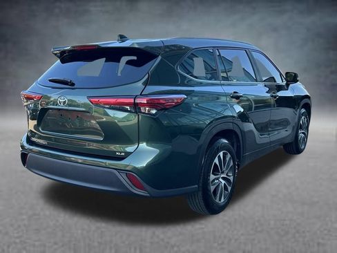 Used 2023 Toyota Highlander XLE FWD image 5