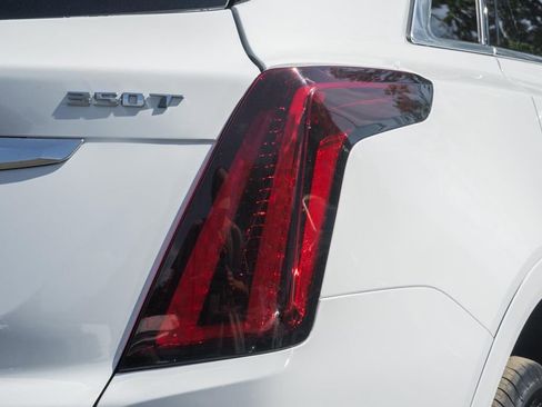 Used 2025 Cadillac XT5 Premium Luxury image 6