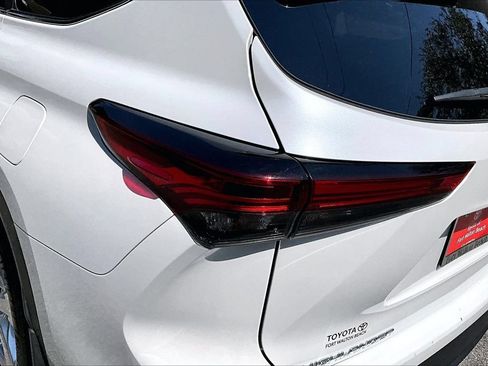 Used 2023 Toyota Highlander L FWD image 20
