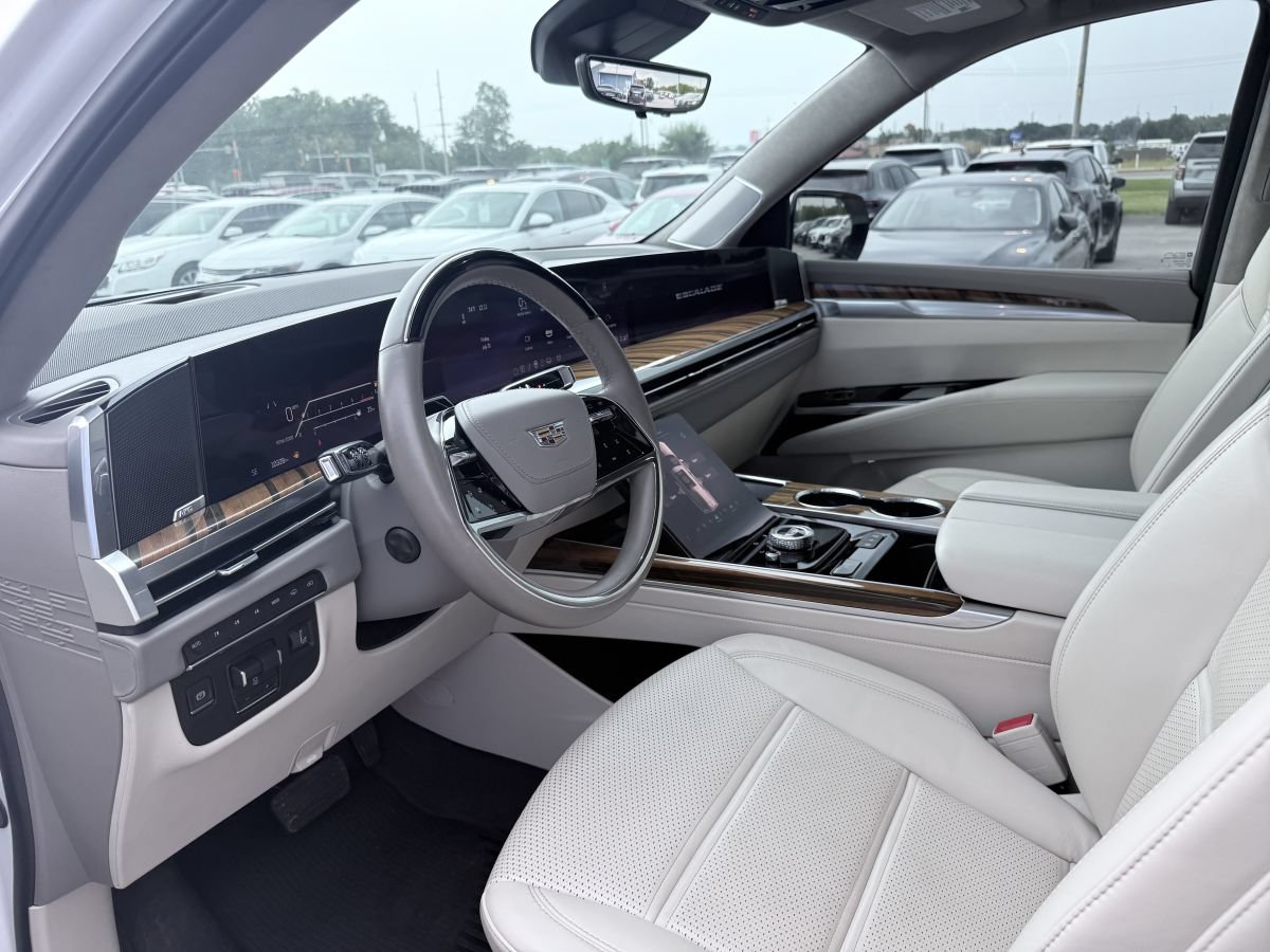 Used 2025 Cadillac Escalade Sport Platinum AWD/4WD image 9
