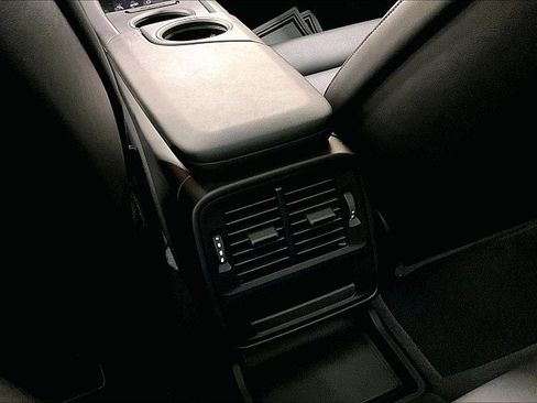 Used 2021 Porsche Taycan image 24