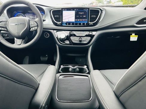 New 2026 Chrysler Pacifica Limited w/ S Appearance Package image 29