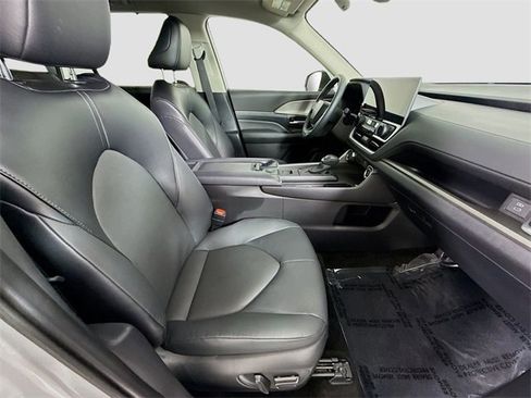 Certified 2025 Toyota Grand Highlander AWD image 28