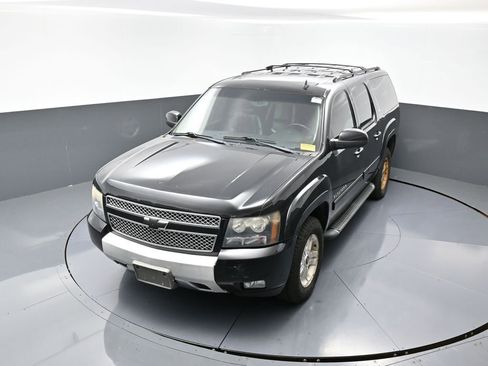 Used 2011 Chevrolet Suburban LT image 18