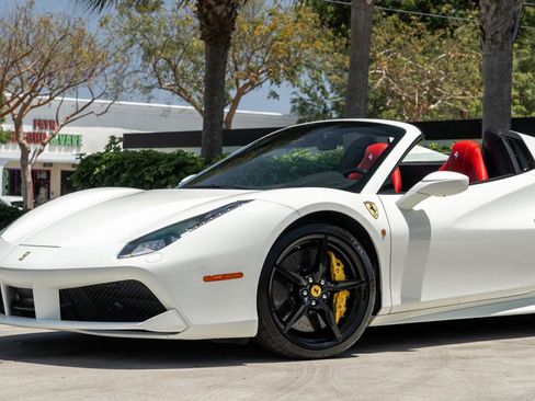 Used 2019 Ferrari 488 Spider image 2
