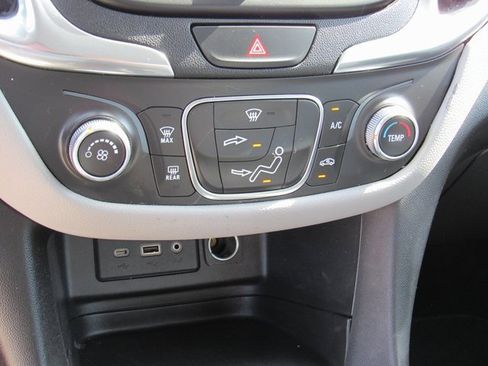Used 2021 Chevrolet Equinox LS image 15