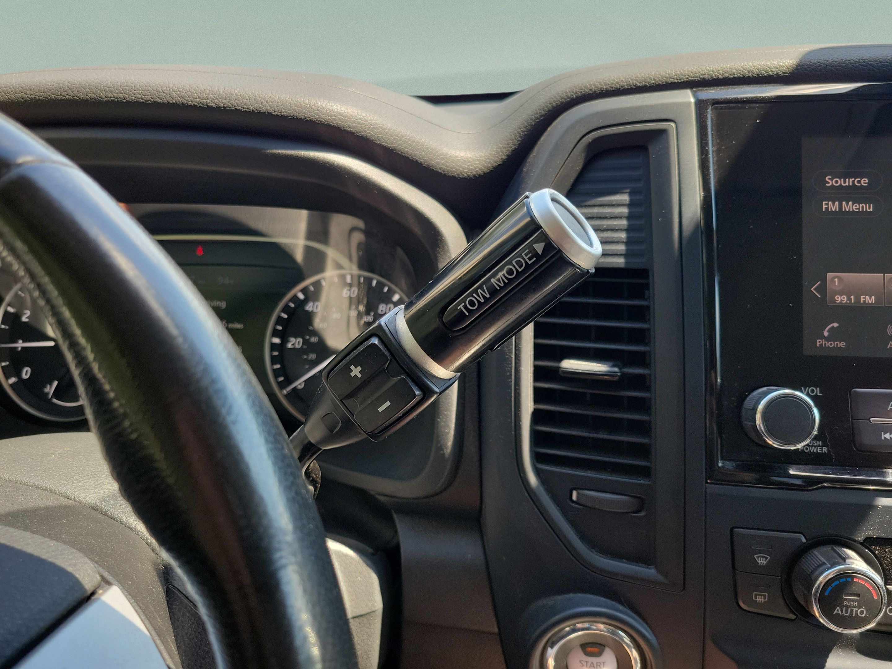 Used 2023 Nissan Titan SV w/ SV Convenience Package RWD image 20