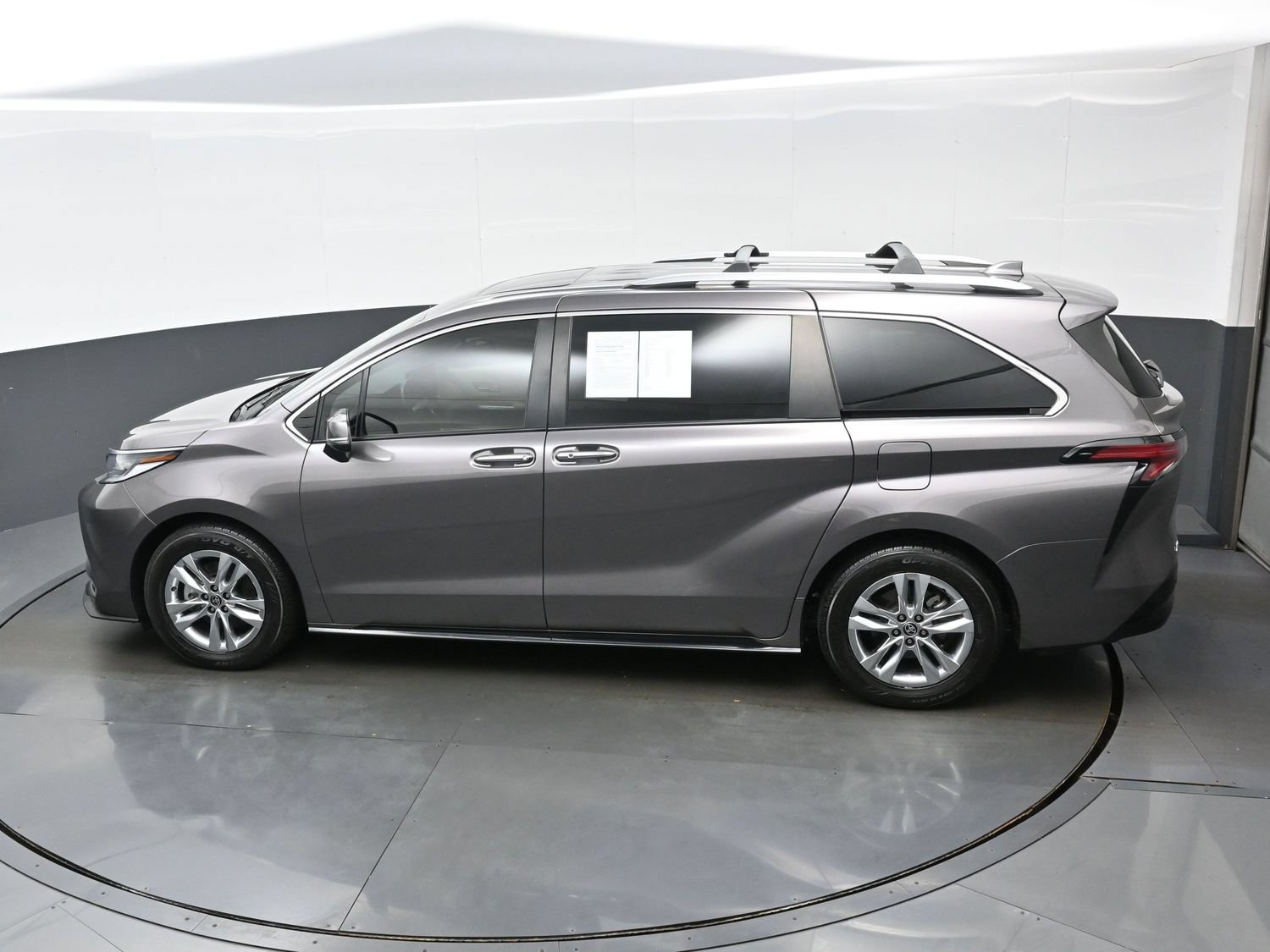 Used 2022 Toyota Sienna Limited AWD/4WD image 39