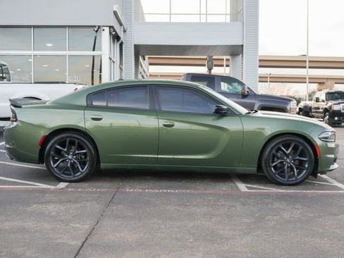 Used 2020 Dodge Charger SXT w/ Blacktop Package image 4