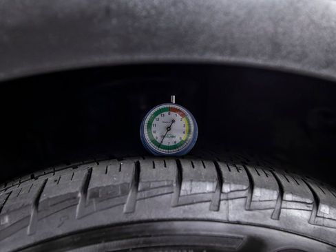 Used 2018 Ford Explorer XLT image 46