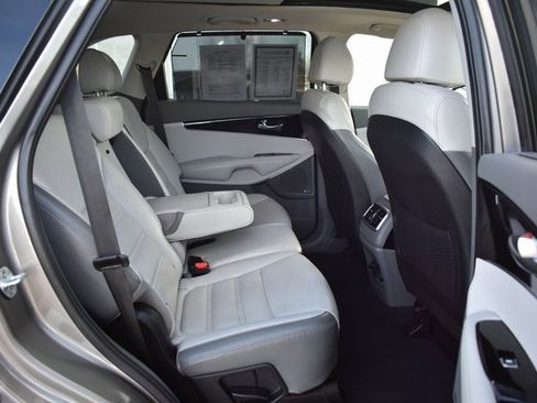 Used 2018 Kia Sorento SX image 45