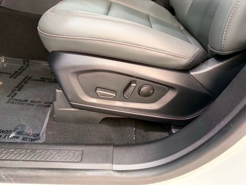 New 2026 Ford Explorer Active w/ Active Comfort Package image 14