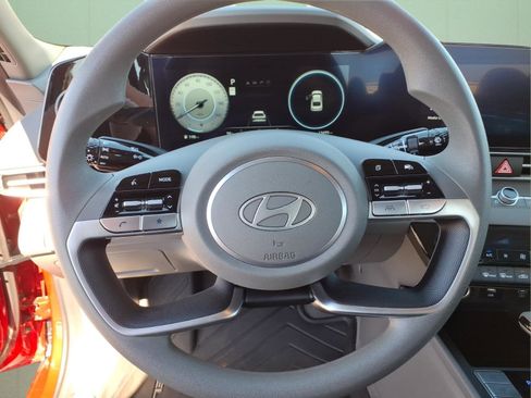 Used 2024 Hyundai Elantra SEL FWD image 24